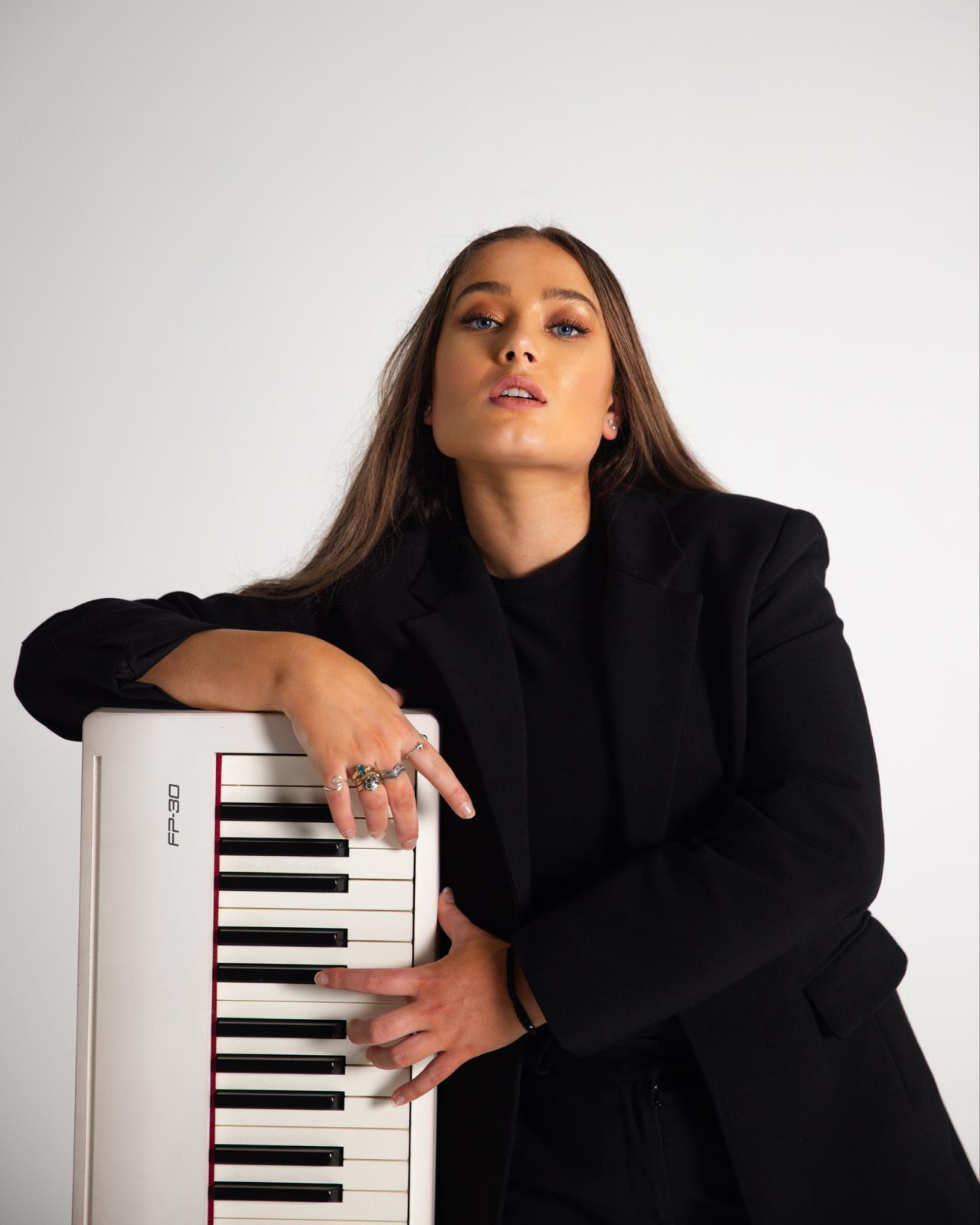 Emma Tomlinson at the piano